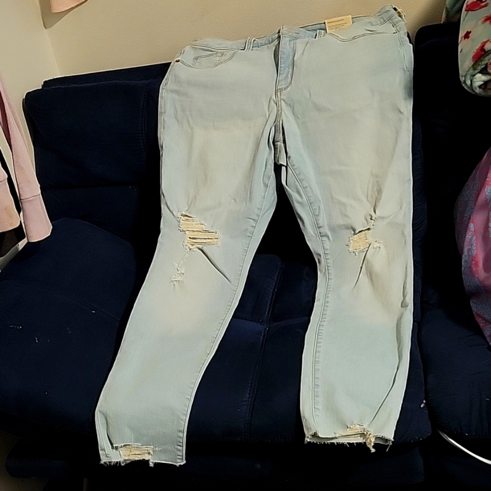 Universal Thread Goods Co. (Target) Cute Comfy Ripped Jeans